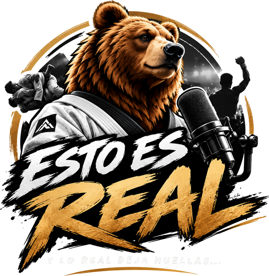 Logo de Esto Es Real: un oso con kimono de jiu-jitsu frente a un micrófono